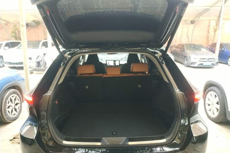 Used Toyota Venza 2022 Dual-Engine 2.5L CVT Two-Wheel Drive Prestige Edition
