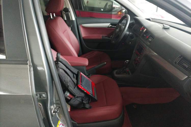 Used Volkswagen Lavida 2013 Revised Classic 1.6L Automatic Fashion Edition
