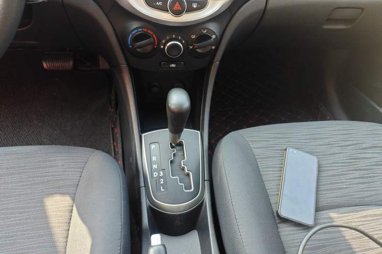 Used Hyundai Verna Ray 2014 1.4L Automatic GLX
