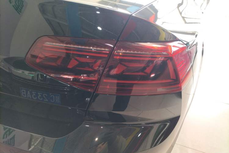 Used Volkswagen Magotan 2023 2 Million Units Limited Edition 330TSI DSG Leading Version