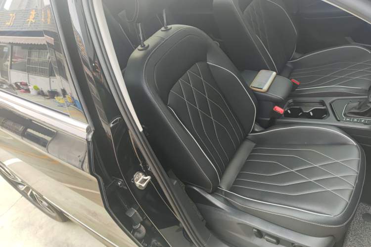 Used Volkswagen Tiguan L 2024 Outstanding Model 330TSI Automatic Two-Wheel Drive R-Line Dragon Glory Edition
