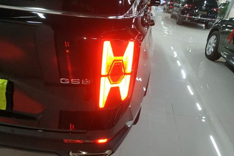 Used GAC Trumpchi GS8 2022 Linghang Series 2.0 TGDI Two-Wheel-Drive Luxury Smart Connectivity Version (7 Seats)
