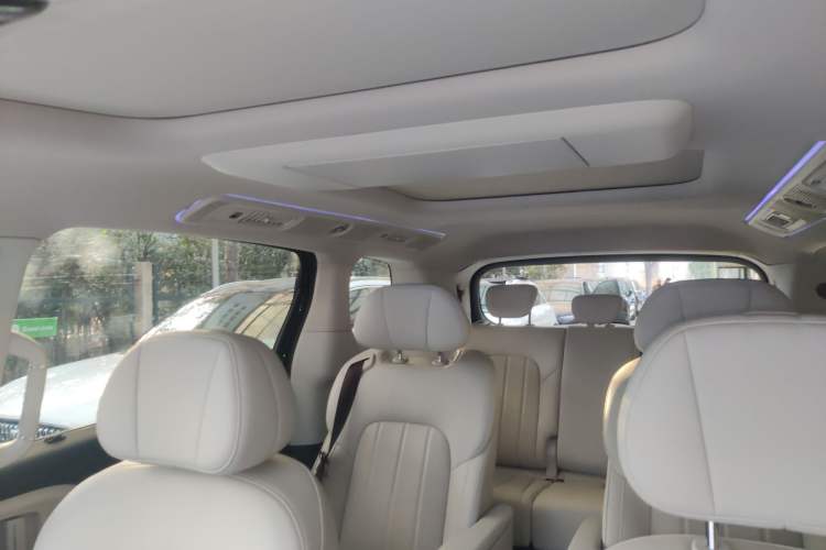 Used VOYAH Dream 2025 PHEV Four-Wheel Drive Prestige Kunpeng Edition
