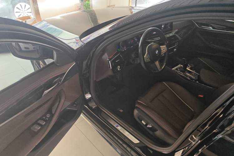 Used BMW 5 Series 2022 Second Facelift 525Li M Sport Package