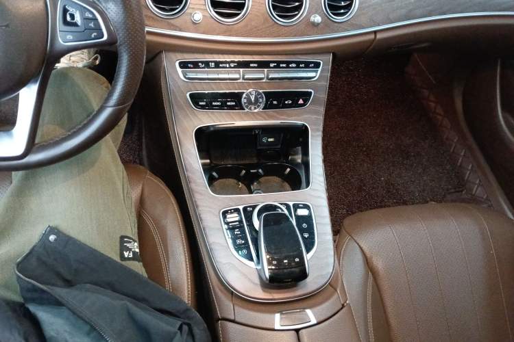 Used Mercedes-Benz E-Class 2018 Facelift E 300 L Luxury Edition
