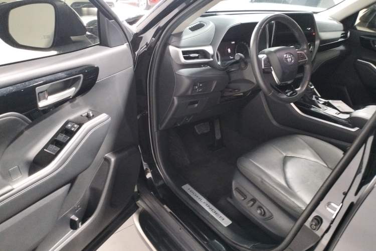 Used Toyota Highlander 2022 Dual-Engine 2.5L Four-Wheel Drive Prestige Version 7 Seats