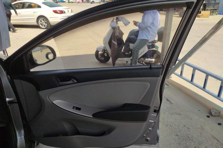 Used Hyundai Verna 2014 1.4L Automatic Smart GLS