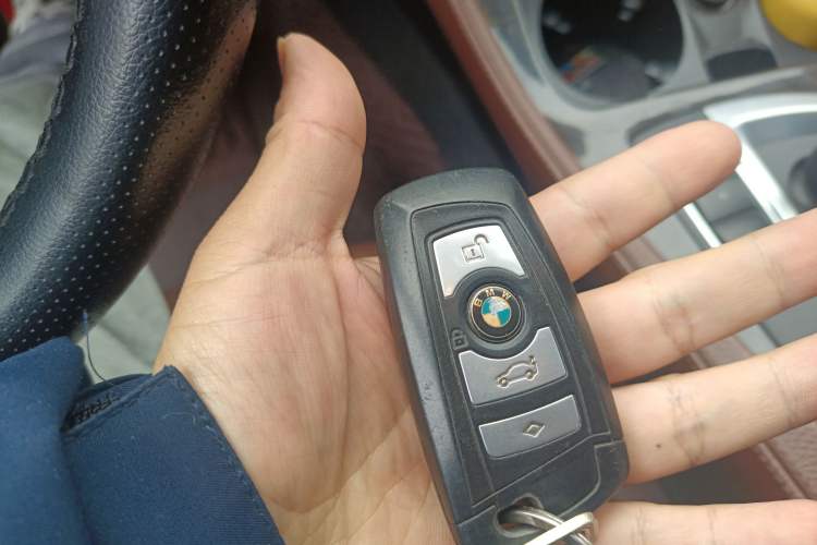 Used BMW 5 Series 2014 525Li Leading Model
