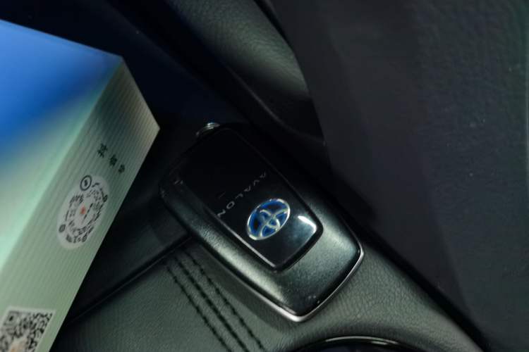 Used Toyota Avalon 2019 Dual-Engine 2.5L Luxury Edition China VI Standard
