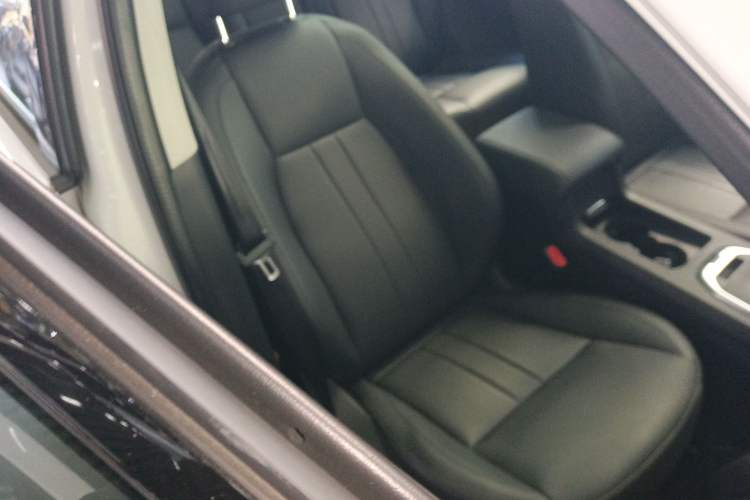 Used Land Rover Discovery Sport 2018 240 PS SE Version