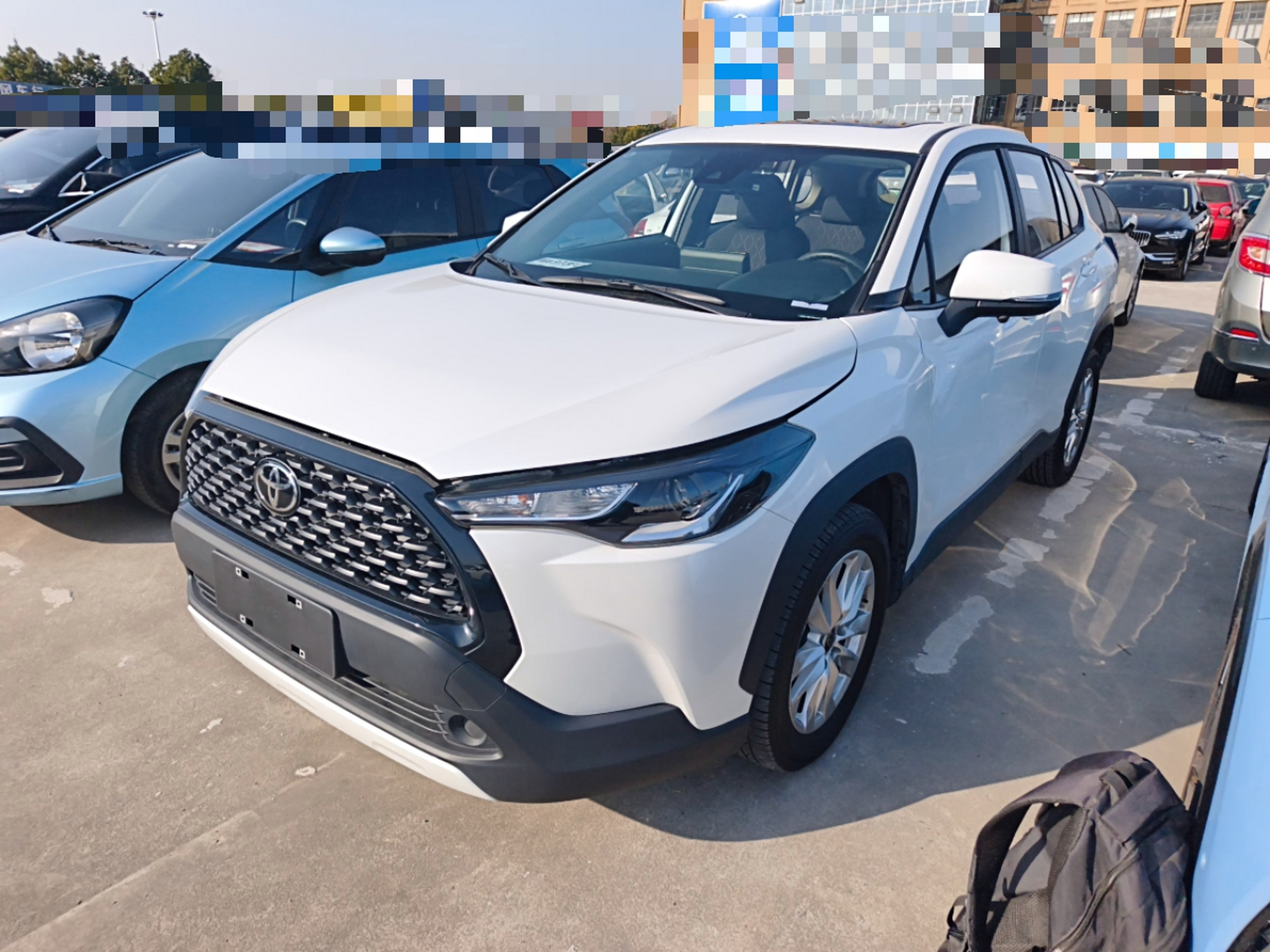 Под передней частью автомобиля