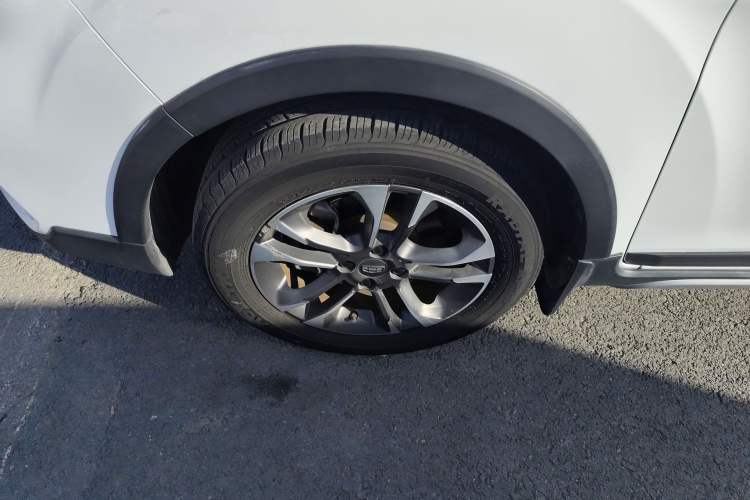 Used Geely Auto Vision X3 2019 Upgraded Model 1.5L Manual Elite Version
