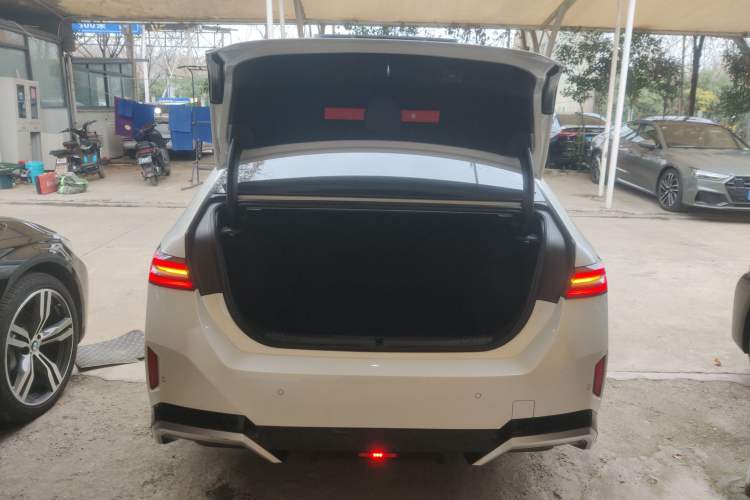 Used BMW 5 Series 2024 525Li M Sport Package