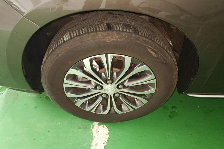 Used Buick GL8 2023 Land Executive Class Comfort Model
