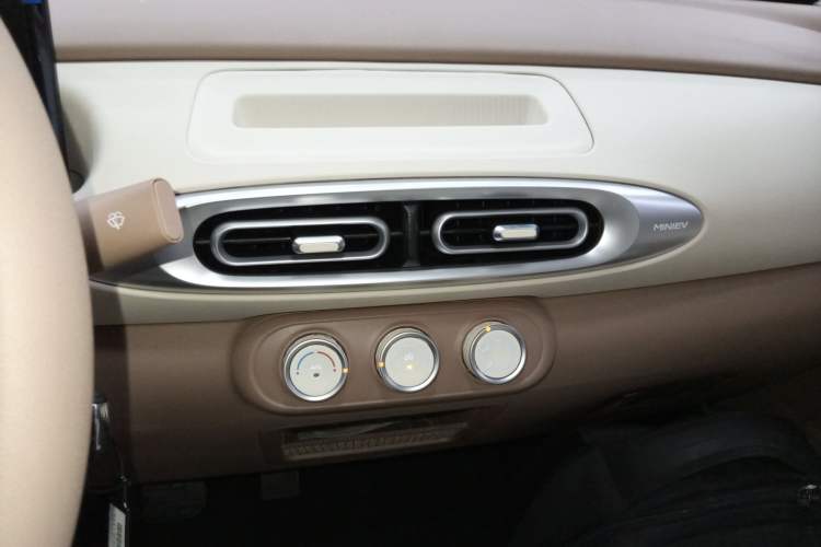 Used Wuling Hongguang MINIEV 2025 Four-Door Version Advanced Edition
