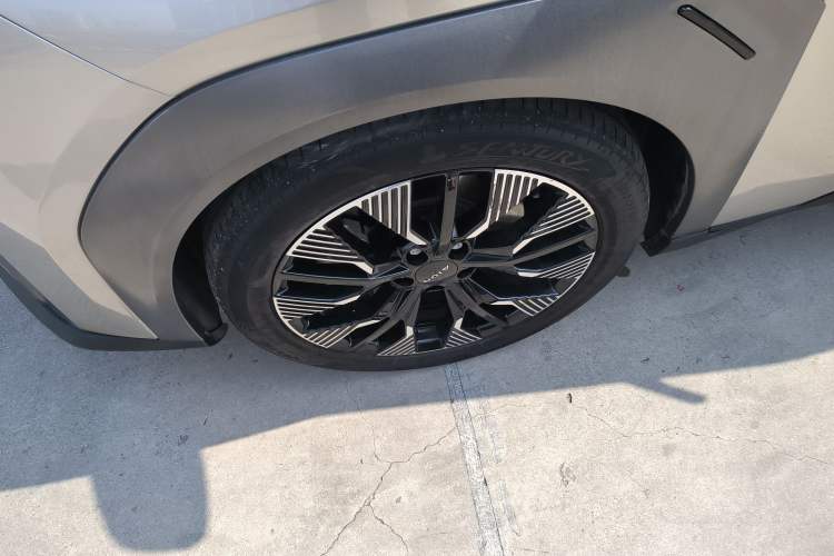 Used AION Y 2022 70 Tech Edition Lithium Iron Phosphate
