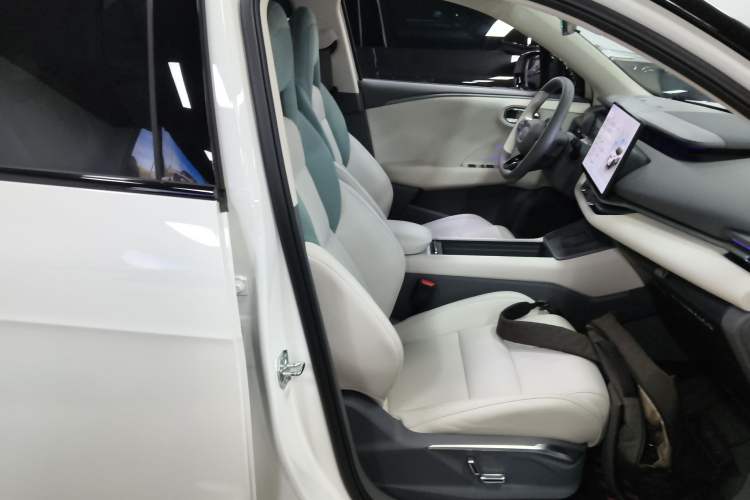 Used Lynk & Co 06 EM-P 2023 EM-P 126 Long-Range Halo