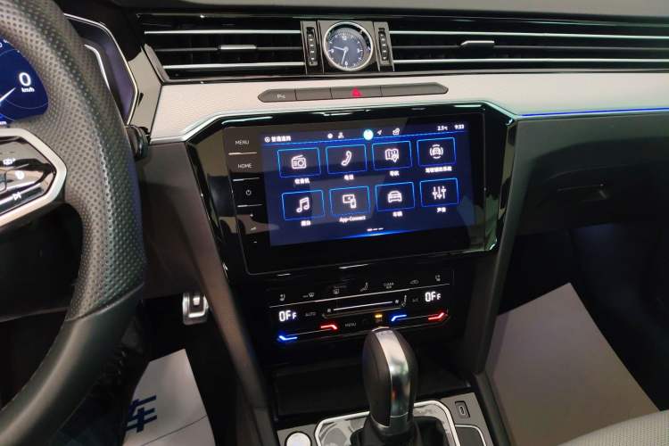 Used Volkswagen Magotan 2024 2 Million Units Zhongxiang Version 330TSI DSG Luxury Edition
