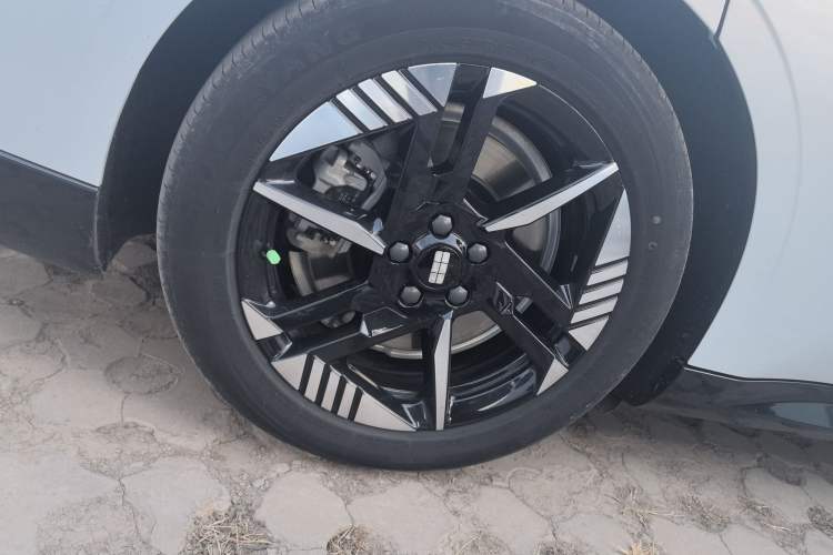 Used  E8 2024 550 km Range Rear-Drive Dragon Edition
