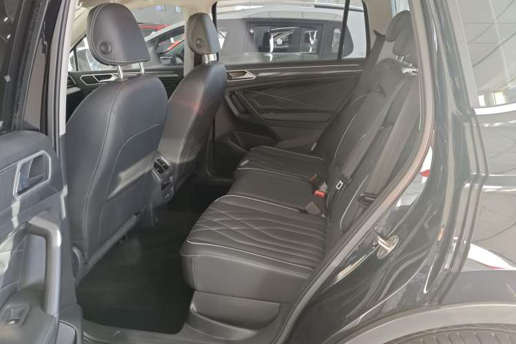 Used Volkswagen Tiguan L 2024 Outstanding Model 330TSI Automatic Two-Wheel Drive R-Line Dragon Glory Edition
