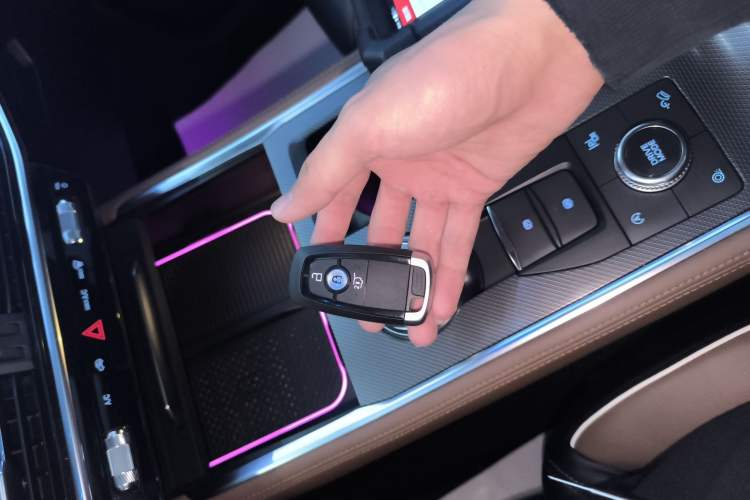 Used Ford Explorer 2023 EcoBoost 285 Four-Wheel Drive Titanium Edition 6 Seats