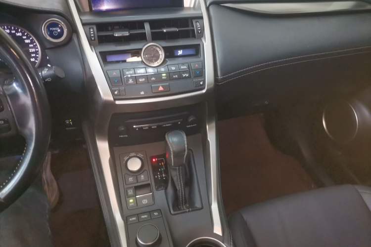 Used Lexus NX 2015 300h Front-Drive Fēngshàng Edition
