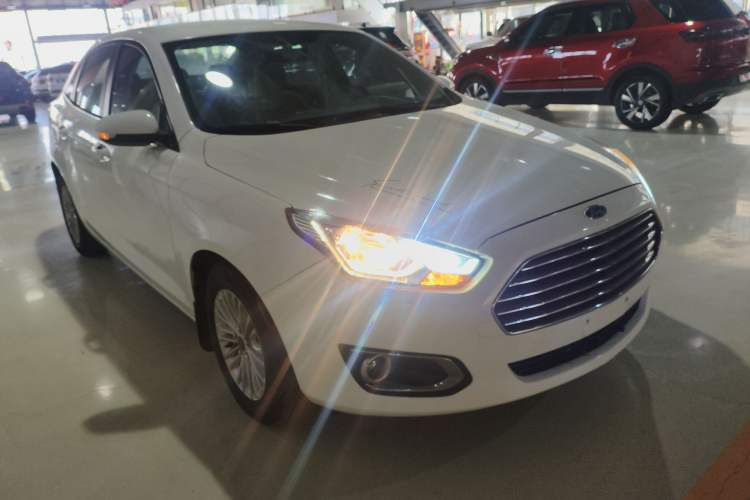 Used Ford Escort 2015 1.5L Automatic Comfort Edition
