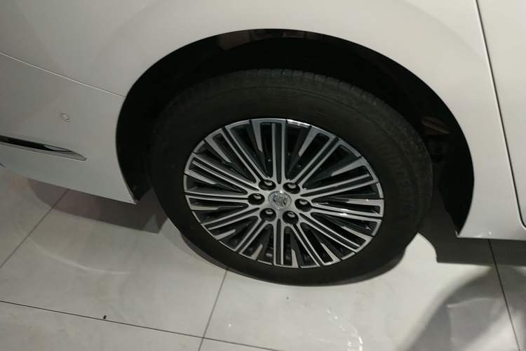 Used Buick GL8 New Energy 2024 Lu Zun Luxury Edition 7-Seater
