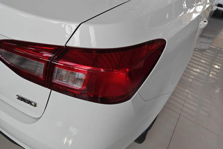 Used Roewe 360 2015 1.5L Automatic Luxury Edition
