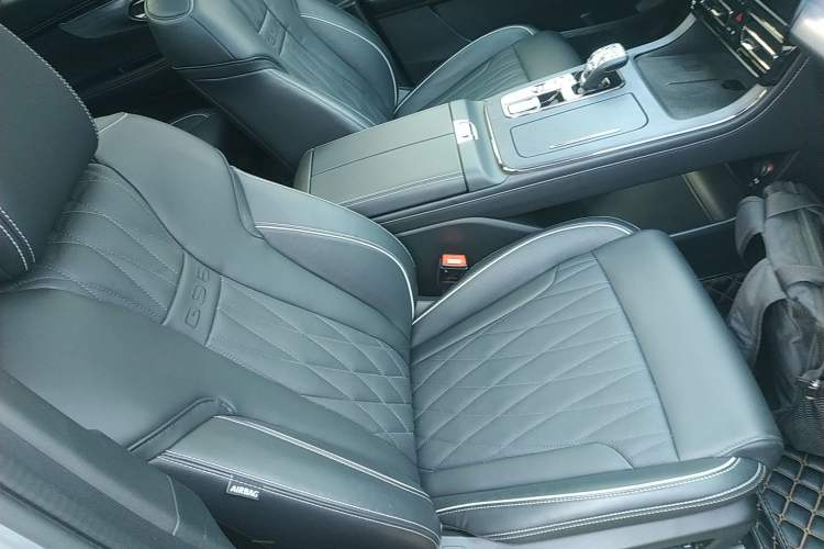 Used GAC Trumpchi GS8 2024 Dual-Motor Series 2.0TM Two-Wheel Drive Premium Edition
