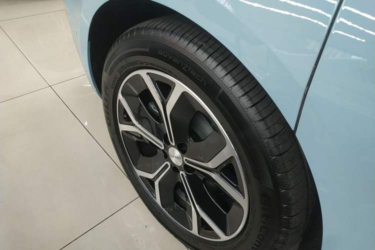 Used Hima Luxeed S7 2025 855 km Max
