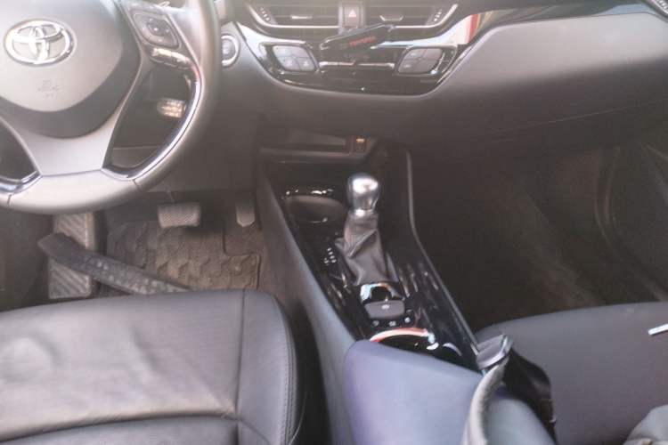 Used Toyota IZOA 2018 2.0L Yichi Version China VI Standard
