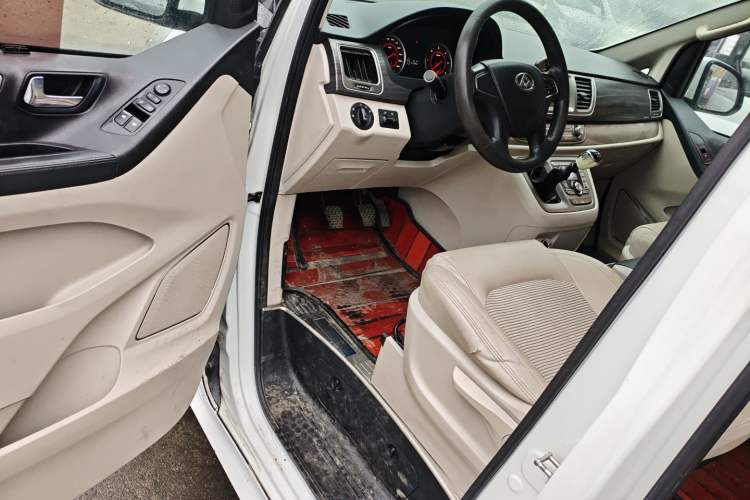 Used SAIC MAXUS G10 2018 PLUS 1.9T Manual Elite Edition Diesel
