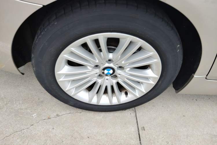 Used BMW 5 Series 2014 525Li Leading Model
