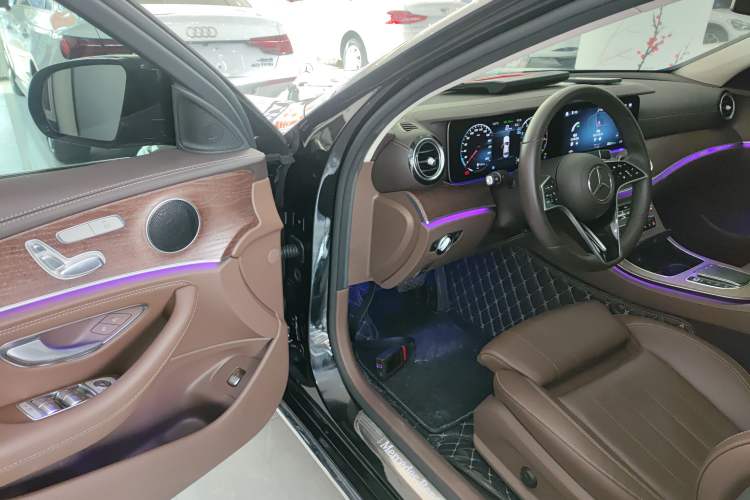 Used Mercedes-Benz E-Class 2023 Facelift E 260 L
