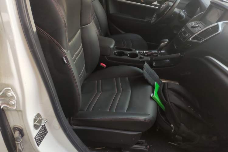 Used Dongfeng Aeolus AX7 2016 2.0L Automatic Zhiyi Trim
