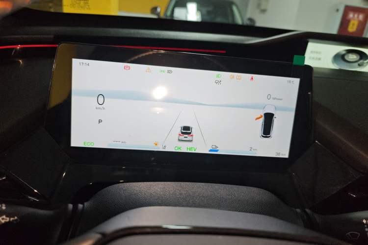 Used Oshan Z6 New Energy 2023 ZhiDian iDD 150KM Flagship PLUS Smart Parking Edition
