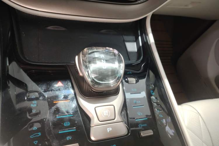 Used Denza D9 2022 DM-i 970 Four-Wheel Drive Prestige Model
