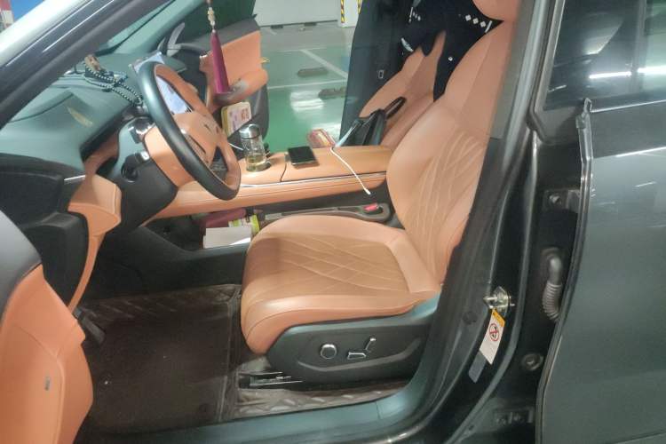 Used  S07 2023 200Max Range-Extended Version
