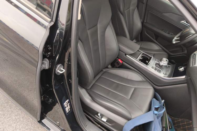 Used Hongqi H5 2022 Classic Model Facelift 1.8T Automatic Smart Connect Flagship Edition
