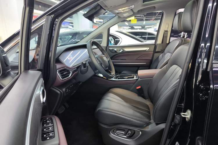 Used GAC Trumpchi M6 2023 PRO 270T DCT Luxury Edition
