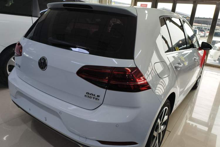 Used Volkswagen Golf 2018 230TSI Automatic Luxury Version
