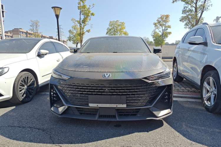 Used Changan UNI-V 2022 1.5T Smart Navigation Version
