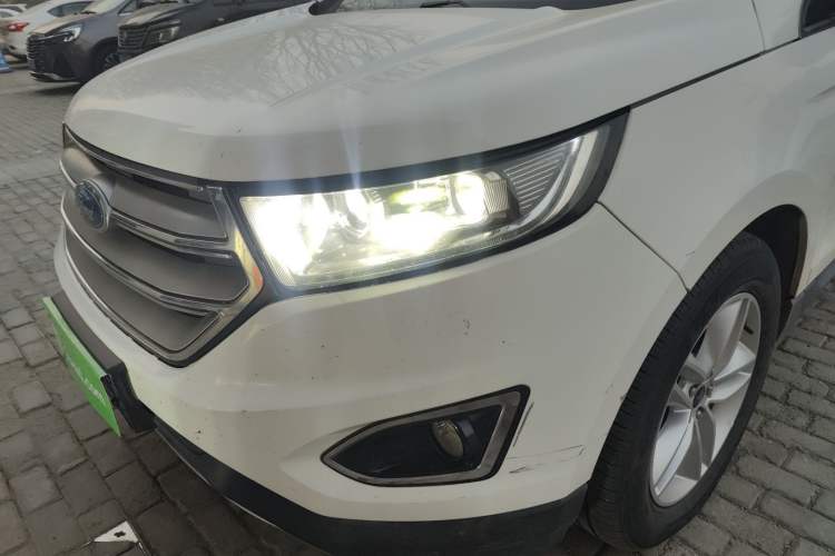 Used Ford Edge 2015 2.0T GTDi Two-Wheel-Drive Platinum Edition
