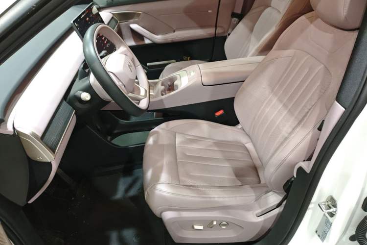 Used ONVO L60 2024 60 kWh Rear-Drive Version
