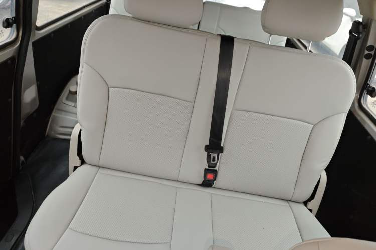 Used FORTHING Lingzhi 2022 M5L 1.6L Utility Model 7 Seats
