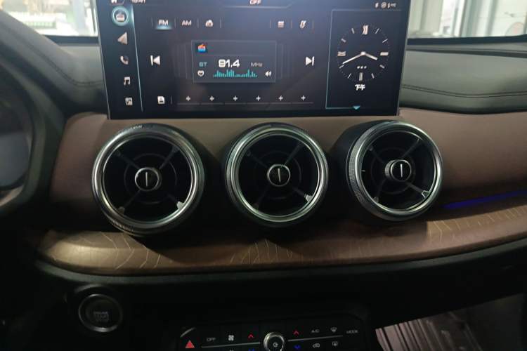 Used Wey VV5 2021 1.5T Two-Wheel Drive Smart Pioneer
