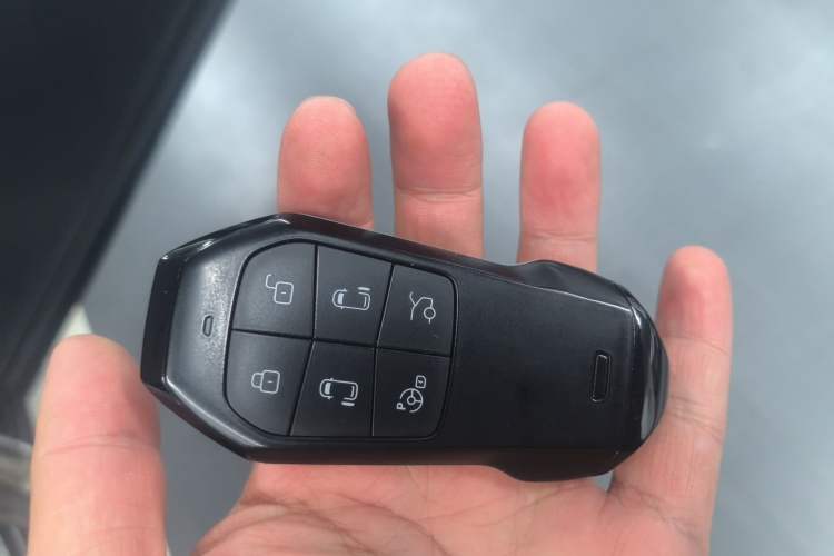 Used XPeng X9 2025 740 Ultra-Long Range Max
