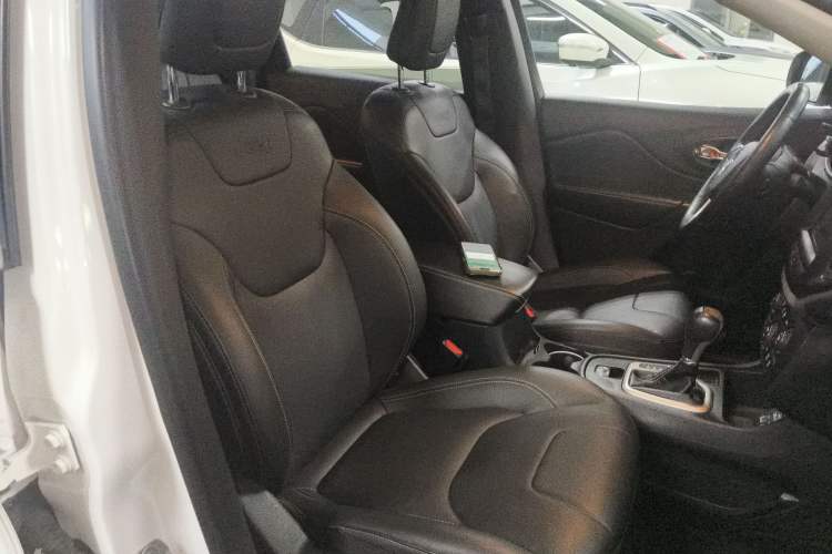 Used  Cherokee 2017 2.0L Superior Edition