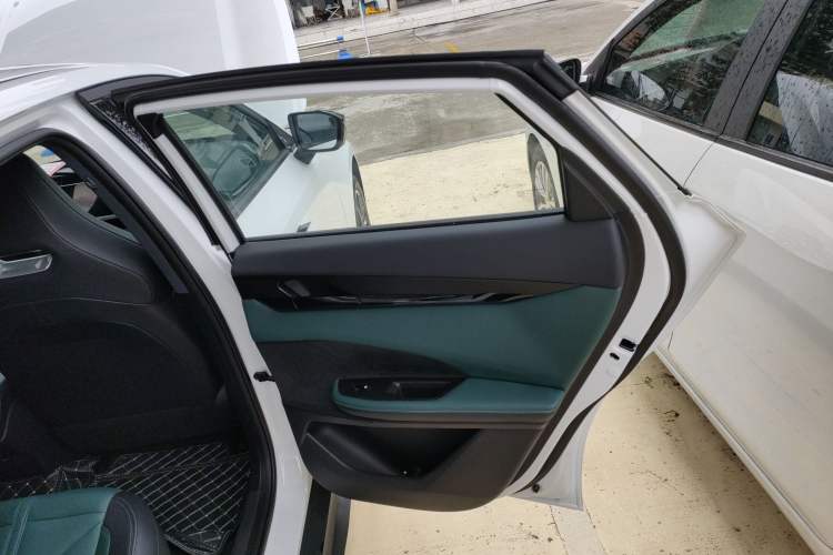 Used Changan UNI-V iDD 2024 Blue Whale Smart Electric iDD 136km Smart & Fun Model
